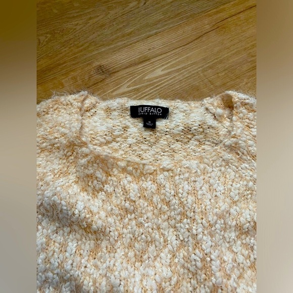 🌟 David Bitton Buffalo Sz Med Women’s Creamy & White Eyelash Sweater - Picture 5 of 10